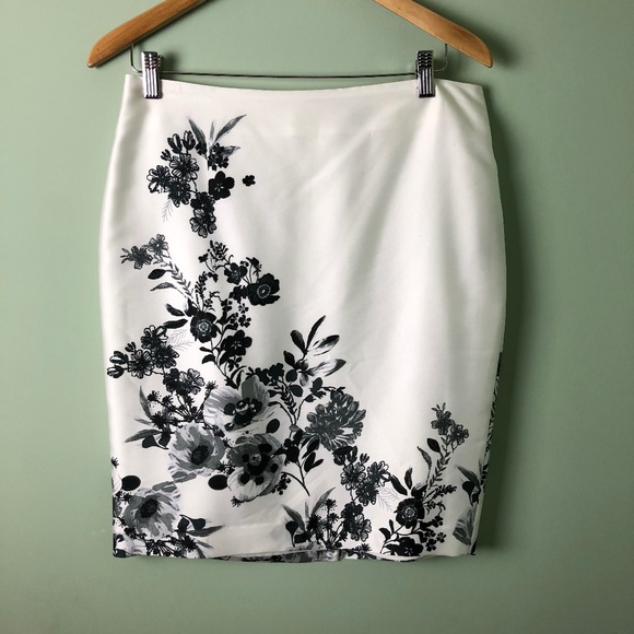 Vince Camuto Dresses & Skirts - New Vince Camuto Skirt size 8 authentic